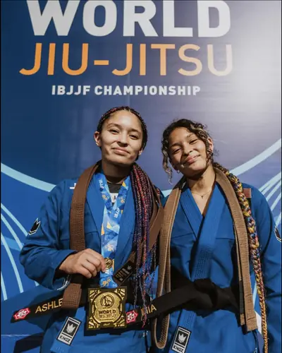 Irmãs Funegra com medalhas no Mundial IBJJF